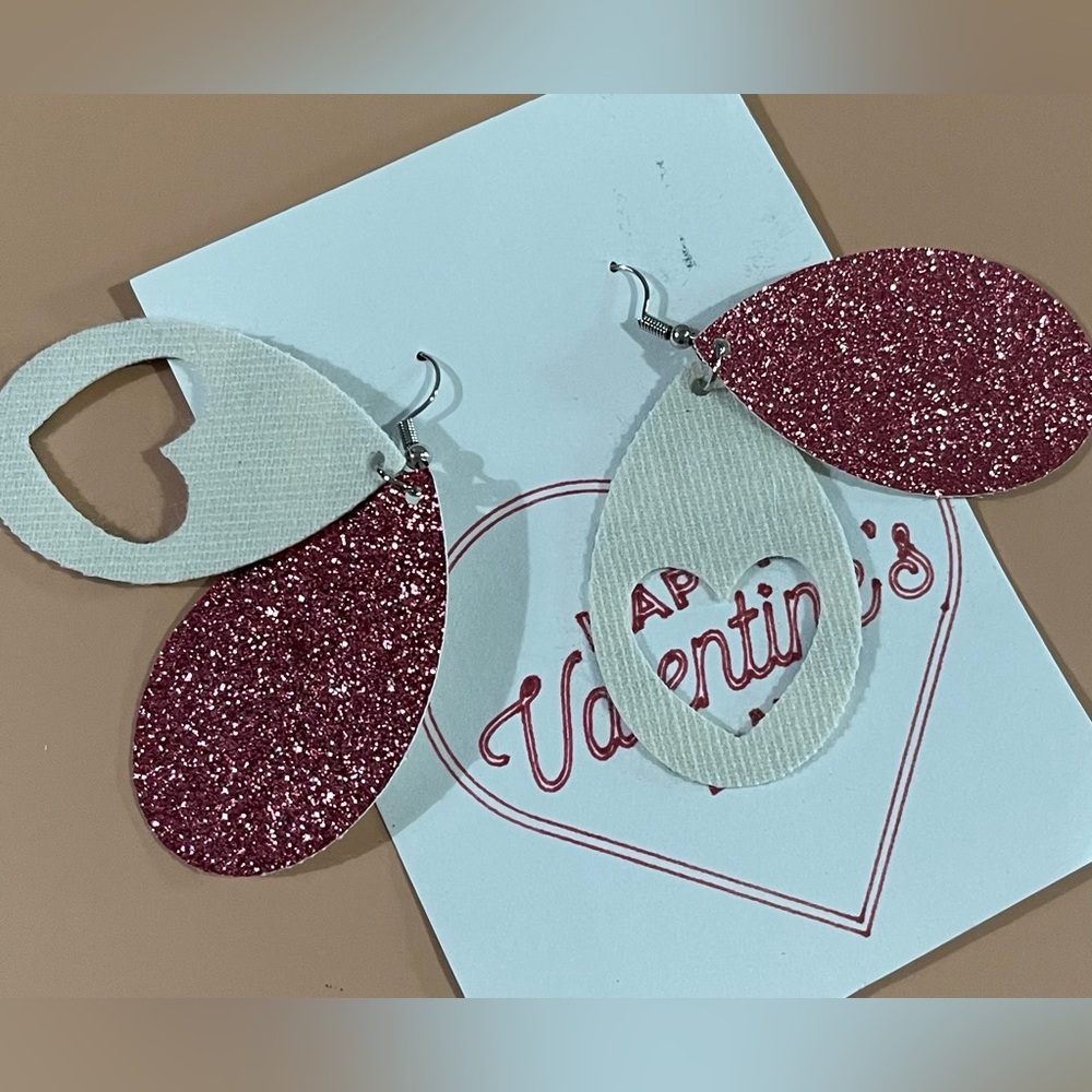 New Striped Teardrop Earrings with Red Glitter Hearts - Picture 2 of 3